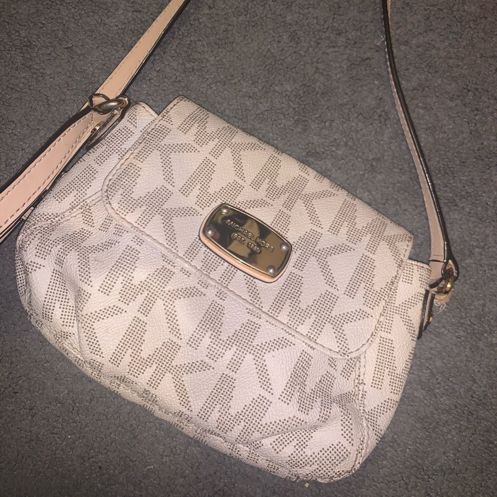 Micheal kors cross body bag